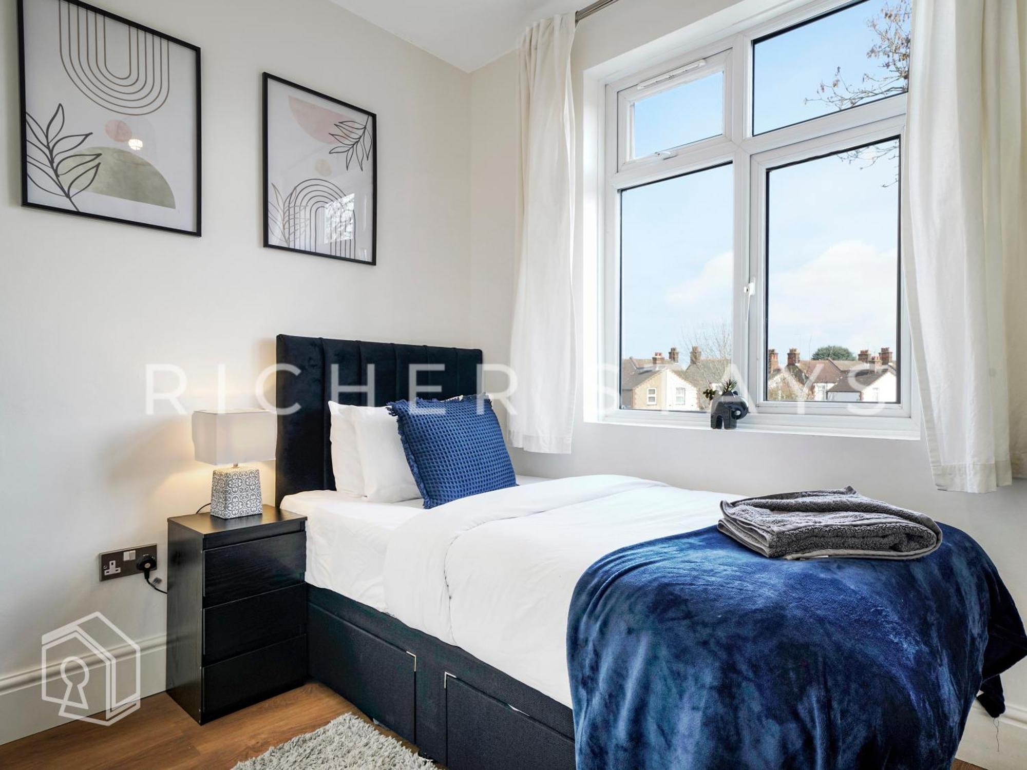 Watford Large 5Br Home - Contractors & Families Ngoại thất bức ảnh